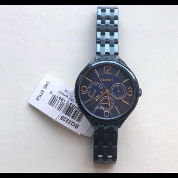 NWT Fossil watch WITH BOX - Picture 2 of 4
